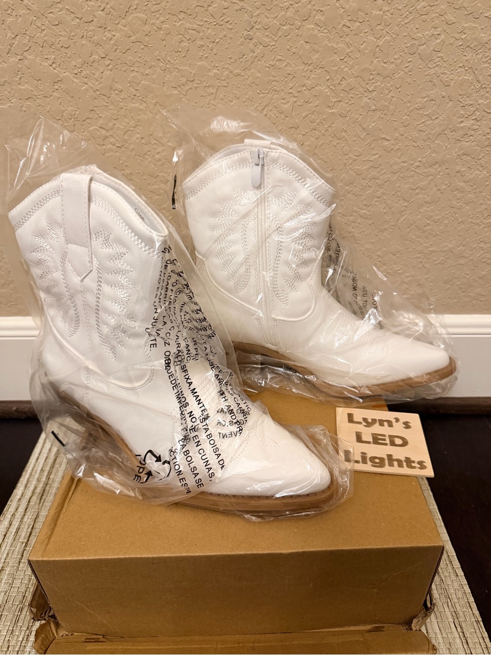 White Western Ankle Boots - Women's Fashion Cowboy Boots Size 7.5 - Picture 8 of 9
